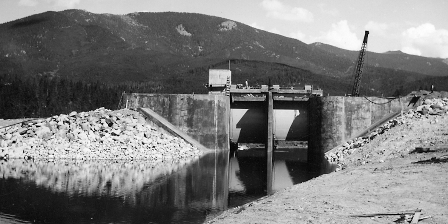 Black and white photo of Shadow Mountain Dam construction