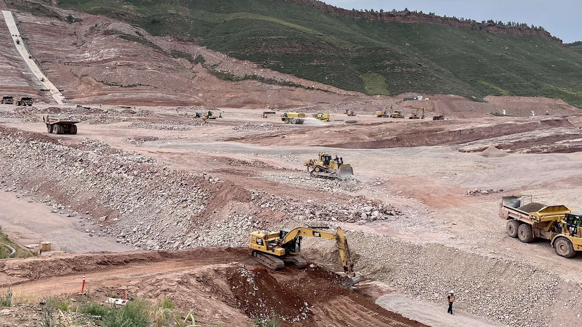 Trucks and machinery working on the foundation of the dam