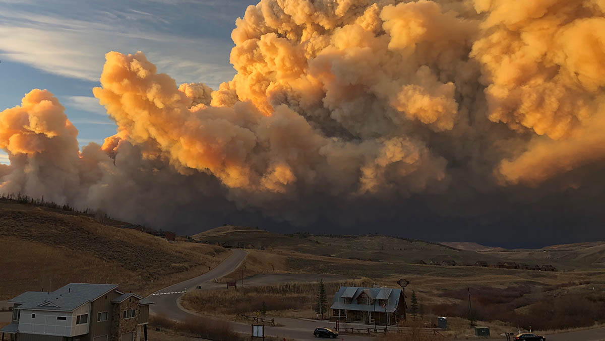 Cloud of smoke from the East Troublesome Fire