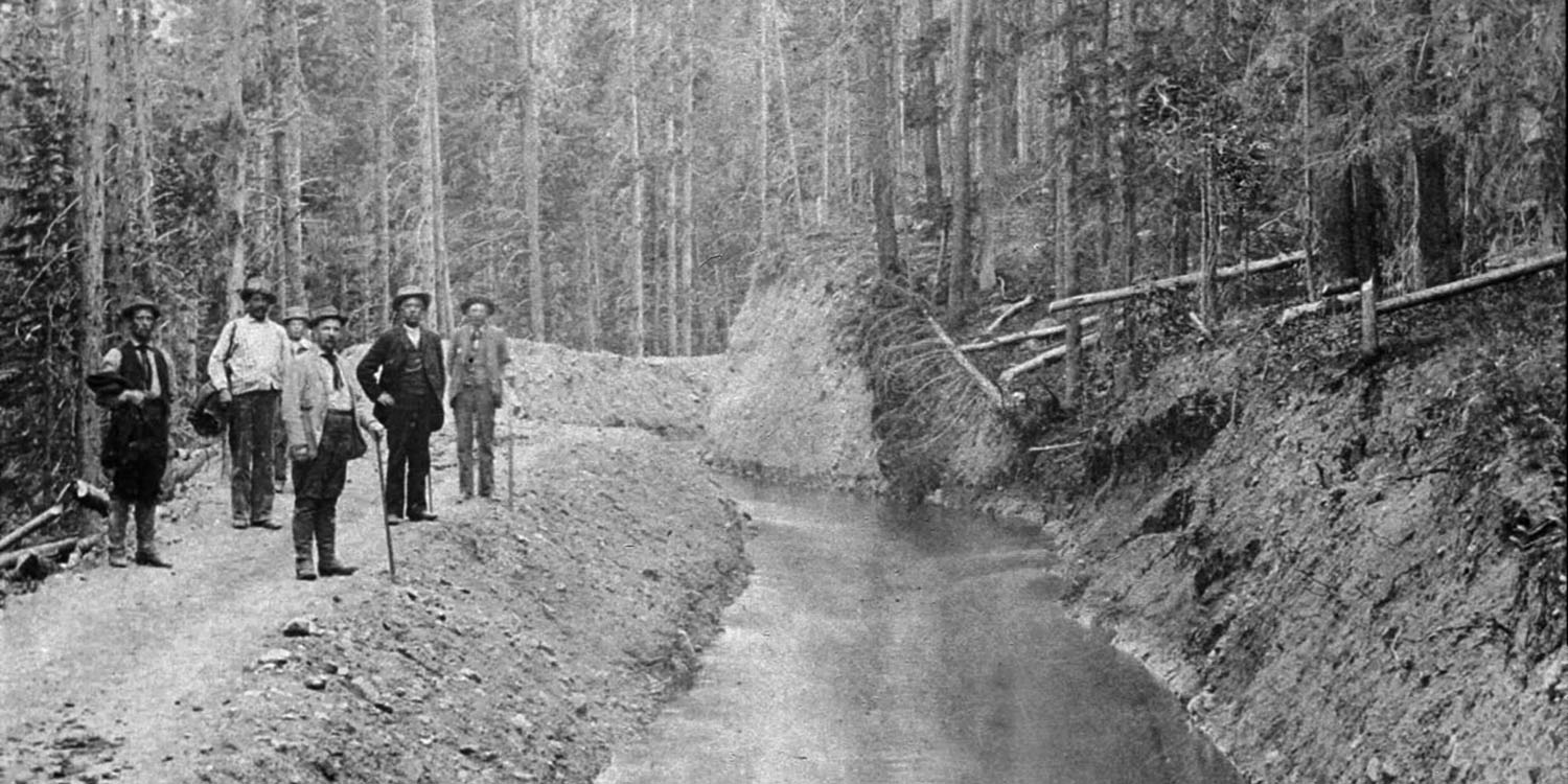 Black and white photo of water diversion into the Poudre in the 1890s