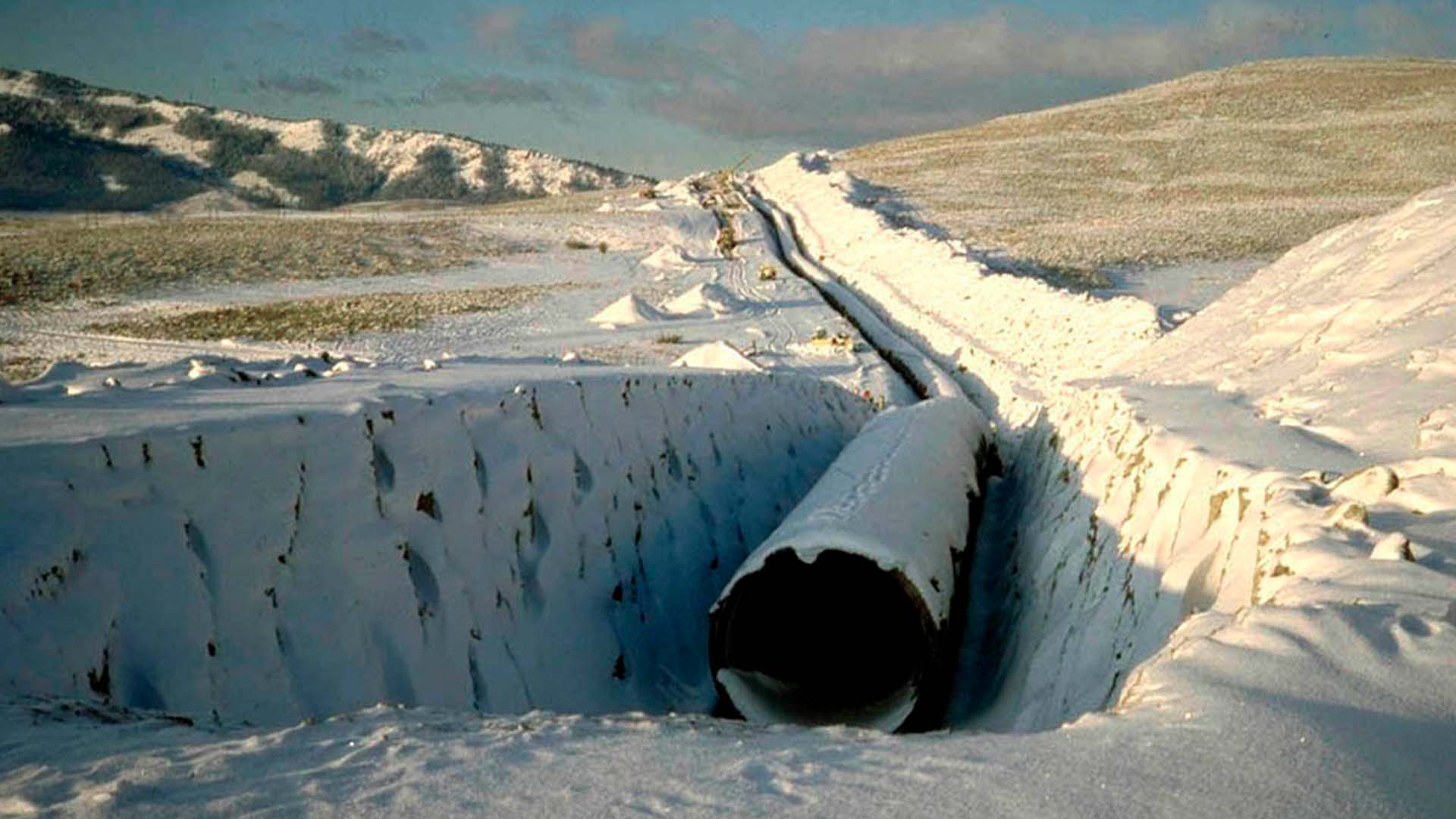 Pipeline being laid from Windy Gap Reservoir to Lake Granby during construction.