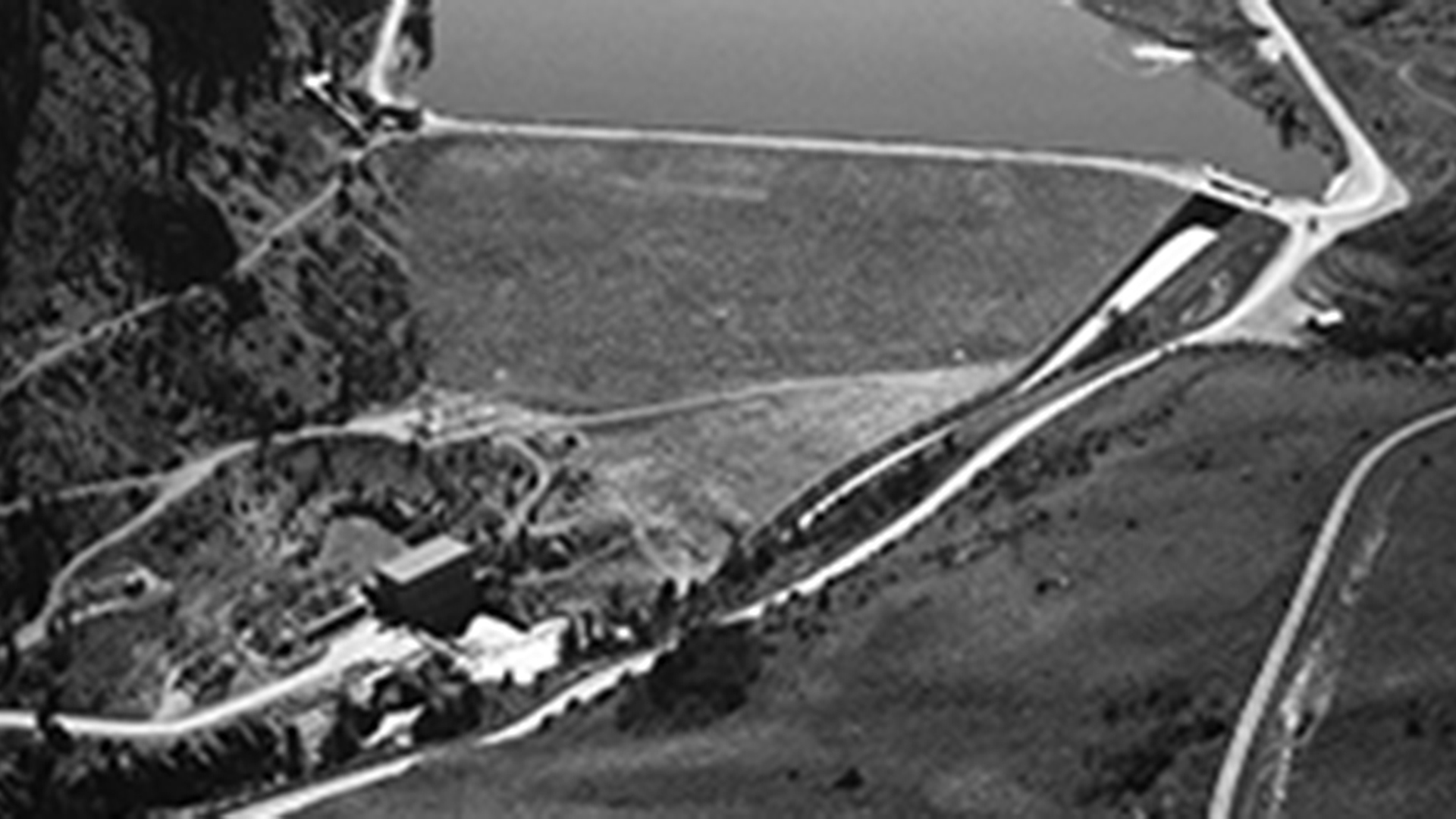 Aerial image of Green Mountain Dam construction.