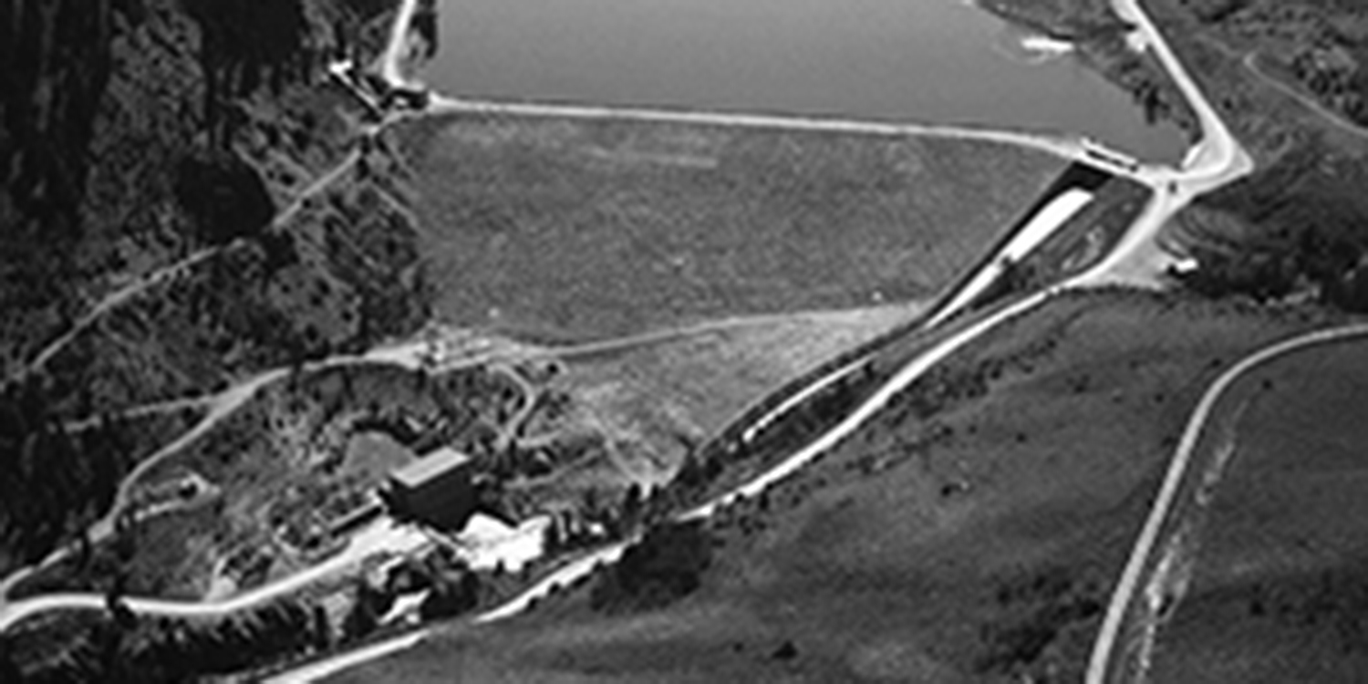 Black and white aerial photo of Green Mountain Dam and power plant