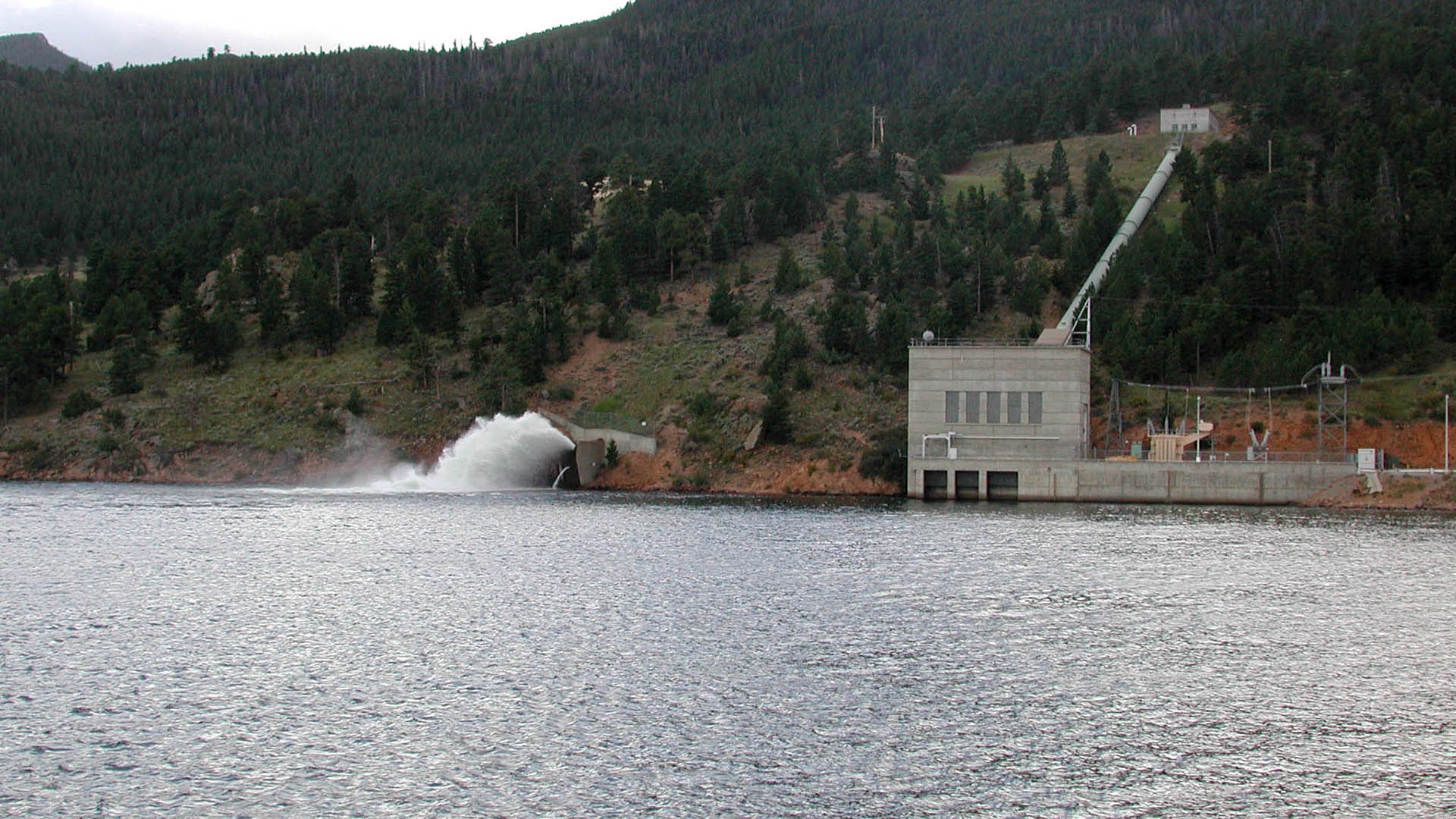 Roostertail as water flows into Marys Lake