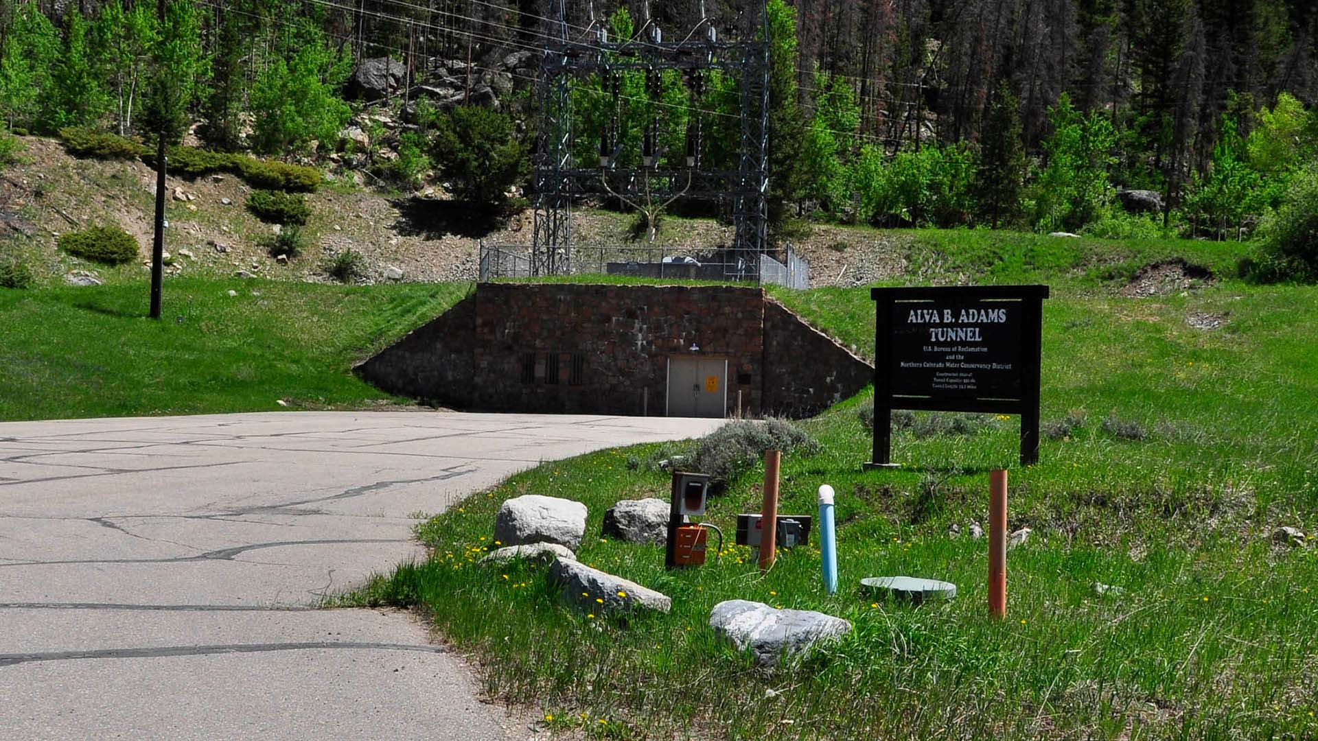 Tunnel west